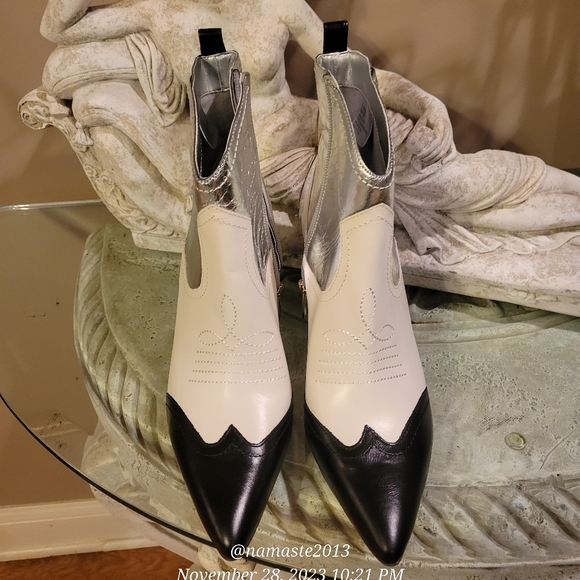 Vince Camuto Saiovell Leather Ankle Cowboy Heeled Mini Boot Leather Foiled #642 - Picture 15 of 16